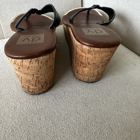 DV Dolce Vita Gold Trim Thong Wedge Sandals Black Size 6 - Picture 4 of 8